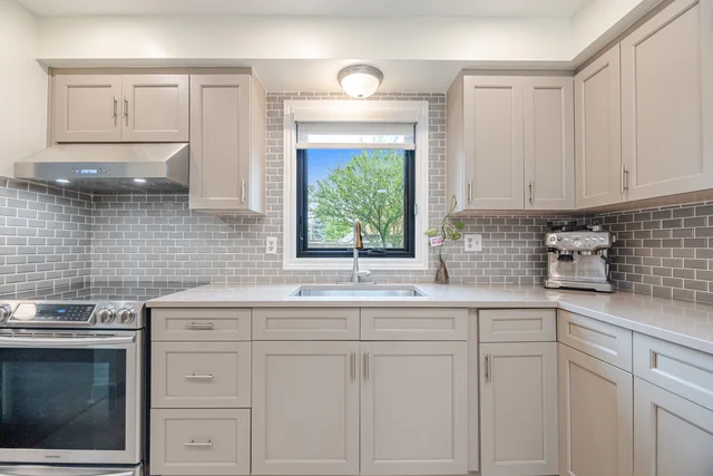 421 Laurentian Avenue, Mississauga - photo 16