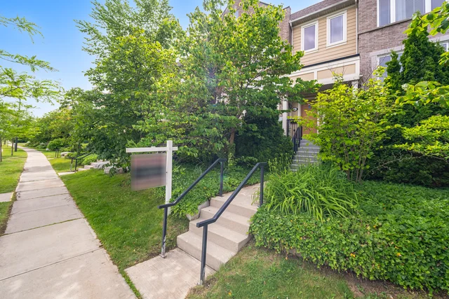#16-4861 Half Moon Grove, Mississauga - photo 1