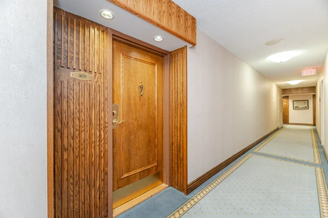 #306-2180 Marine Drive, Oakville - photo 9
