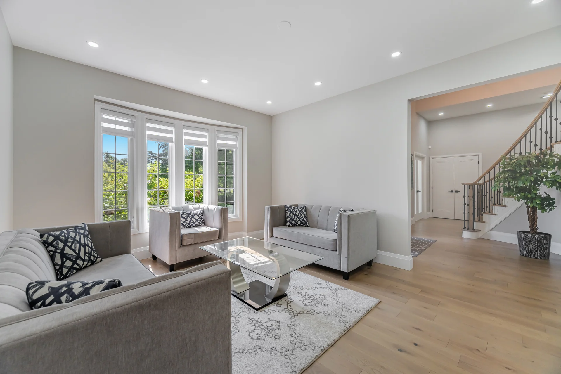 3366186