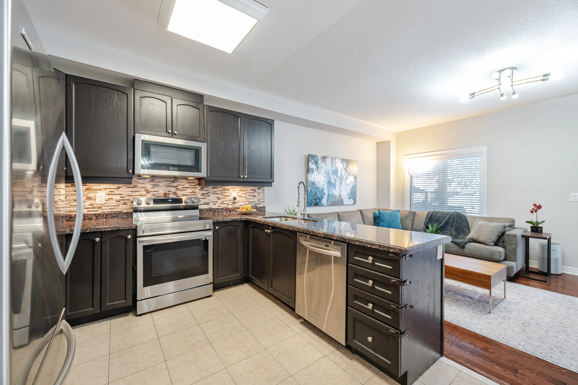 28 Versailles Crescent, Brampton - photo 13