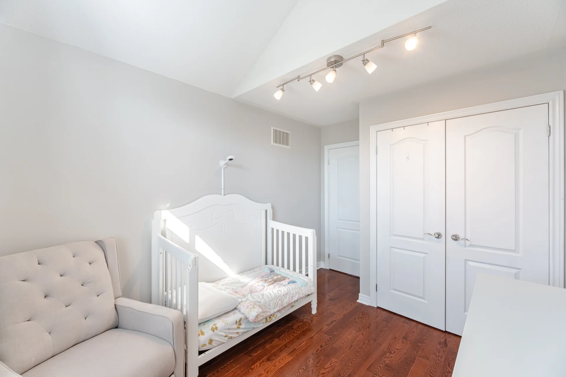 28 Versailles Crescent, Brampton - photo 35