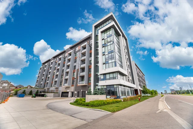 #202-95 Dundas Street West, Oakville - photo 2
