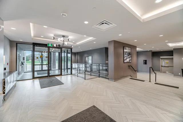 #202-95 Dundas Street West, Oakville - photo 3