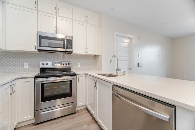 #202-95 Dundas Street West, Oakville - photo 10