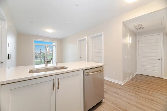 #202-95 Dundas Street West, Oakville - photo 12