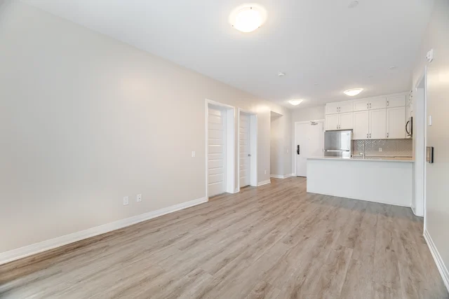 #202-95 Dundas Street West, Oakville - photo 16
