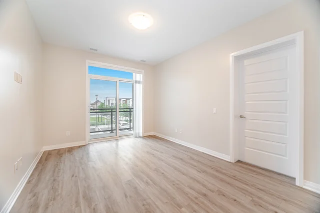 #202-95 Dundas Street West, Oakville - photo 18