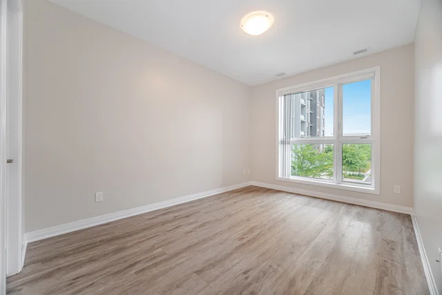 #202-95 Dundas Street West, Oakville - photo 21