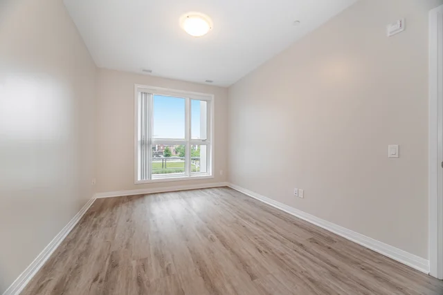 #202-95 Dundas Street West, Oakville - photo 22