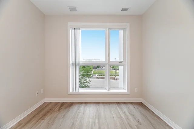 #202-95 Dundas Street West, Oakville - photo 23