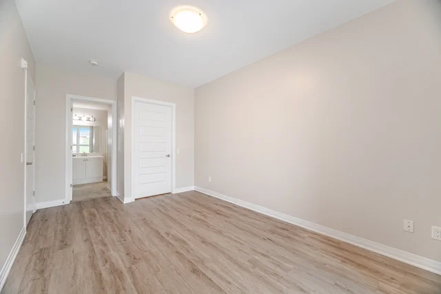 #202-95 Dundas Street West, Oakville - photo 24