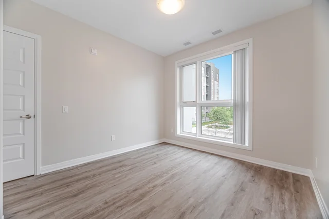 #202-95 Dundas Street West, Oakville - photo 28