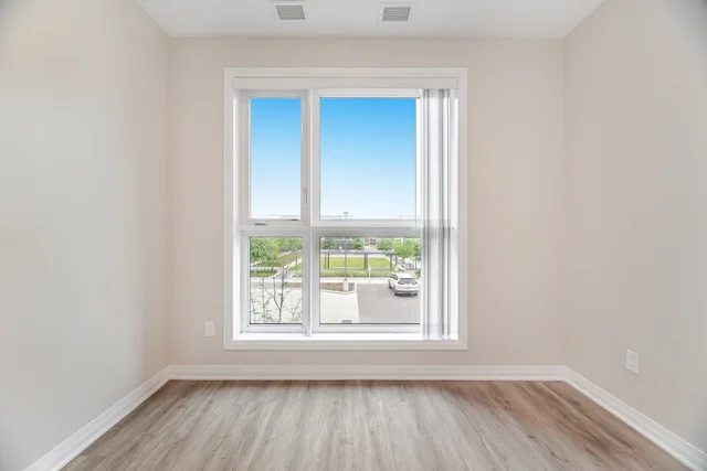 #202-95 Dundas Street West, Oakville - photo 29
