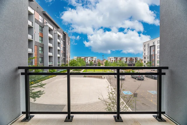 #202-95 Dundas Street West, Oakville - photo 32