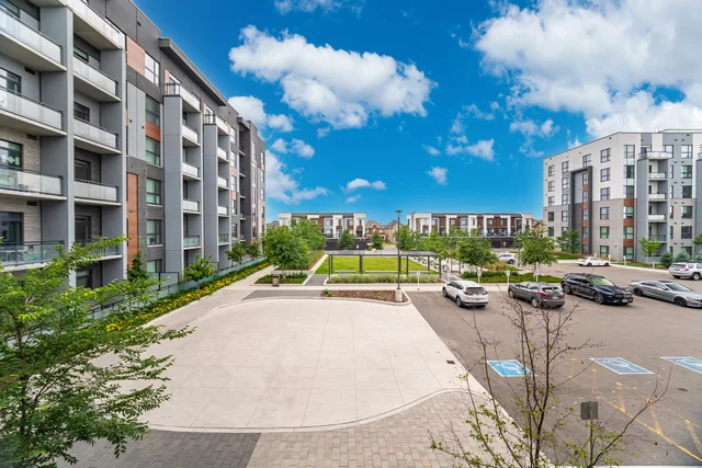 #202-95 Dundas Street West, Oakville - photo 33