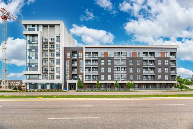 #202-95 Dundas Street West, Oakville - photo 67