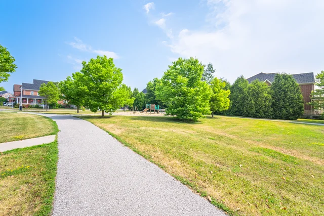 2 Howlett Crescent, Ajax - photo 43