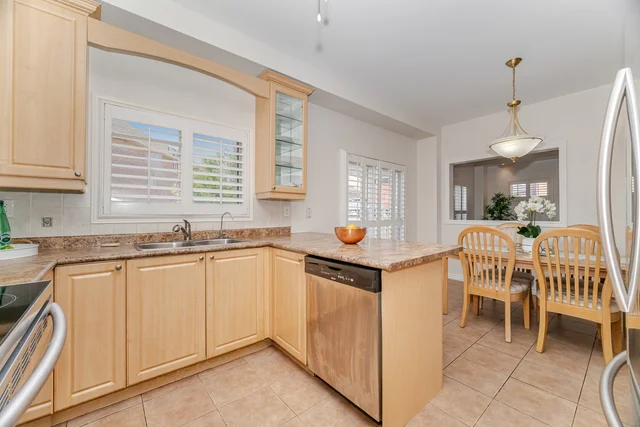 110 Earlsbridge Boulevard, Brampton - photo 20