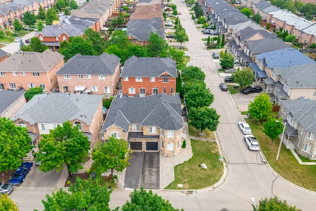 27 Lucerne Drive, Woodbridge - photo 3