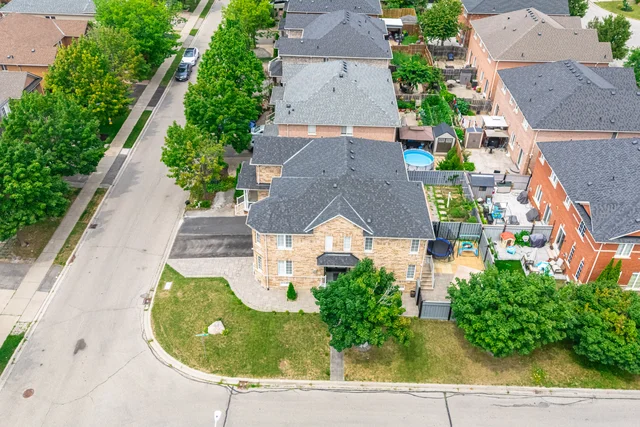 27 Lucerne Drive, Woodbridge - photo 5