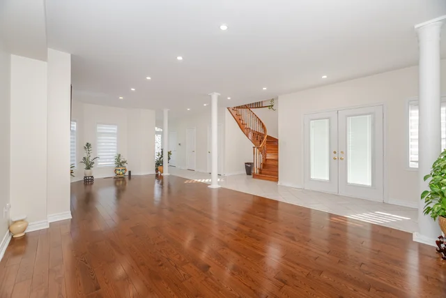 5 Hillside Drive, Brampton - photo 18