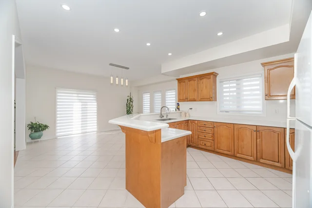 5 Hillside Drive, Brampton - photo 24