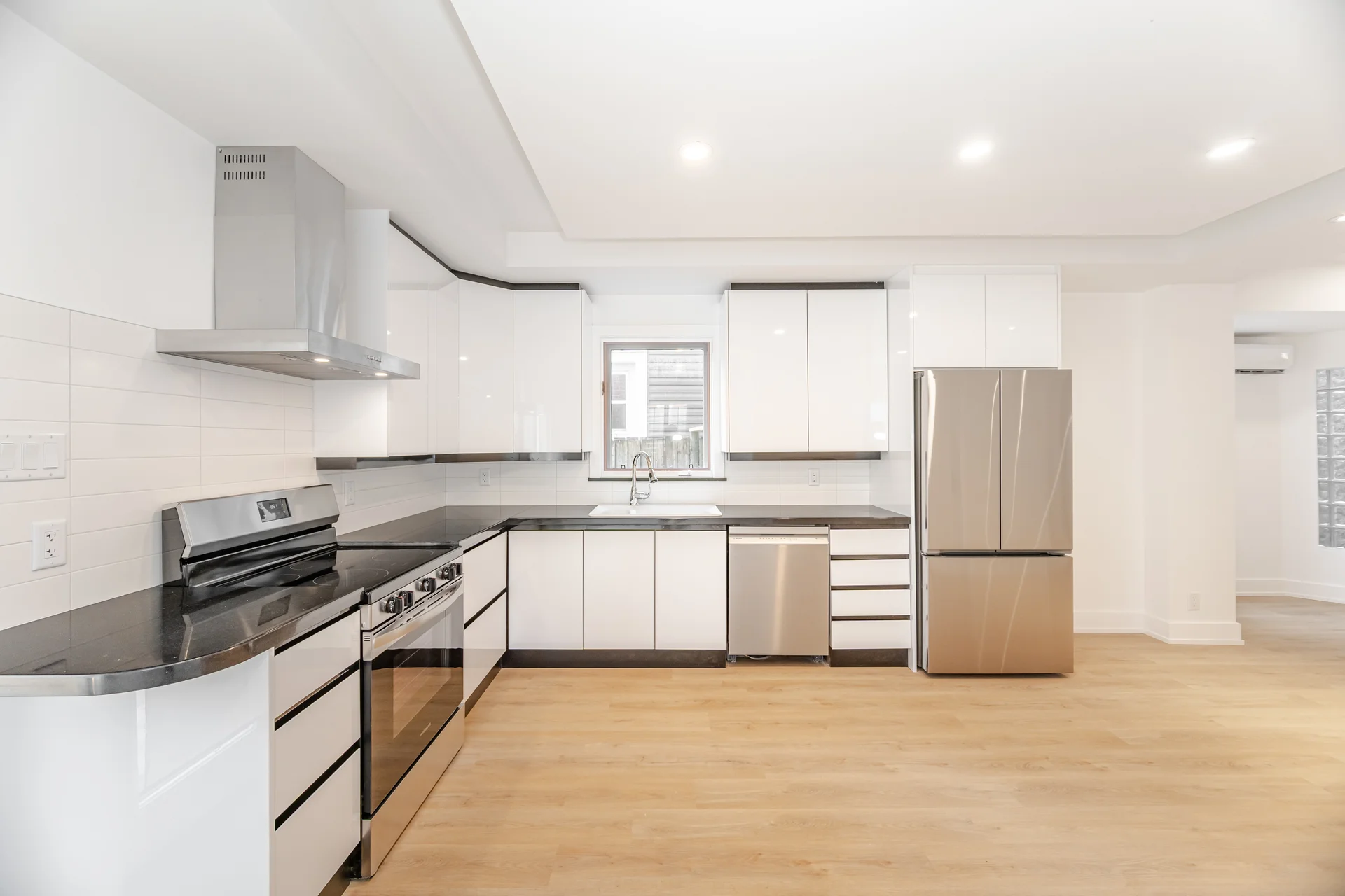 #2-23 Maria Street, Toronto - photo 5