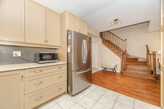 2191 Emily Circle, Oakville - photo 12