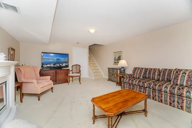 53 Kildonan Crescent, Waterdown - photo 38