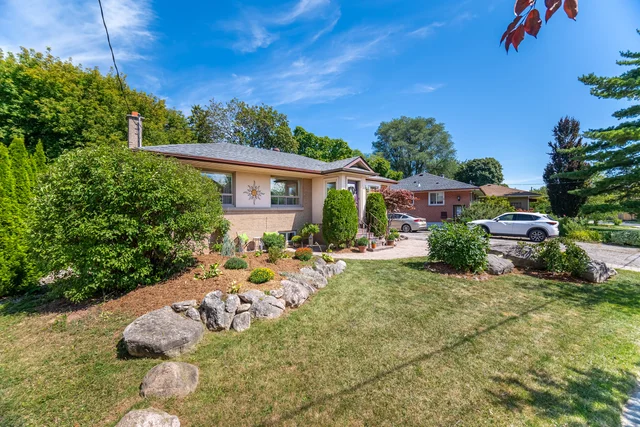 1539 Pembroke Drive, Oakville - photo 3