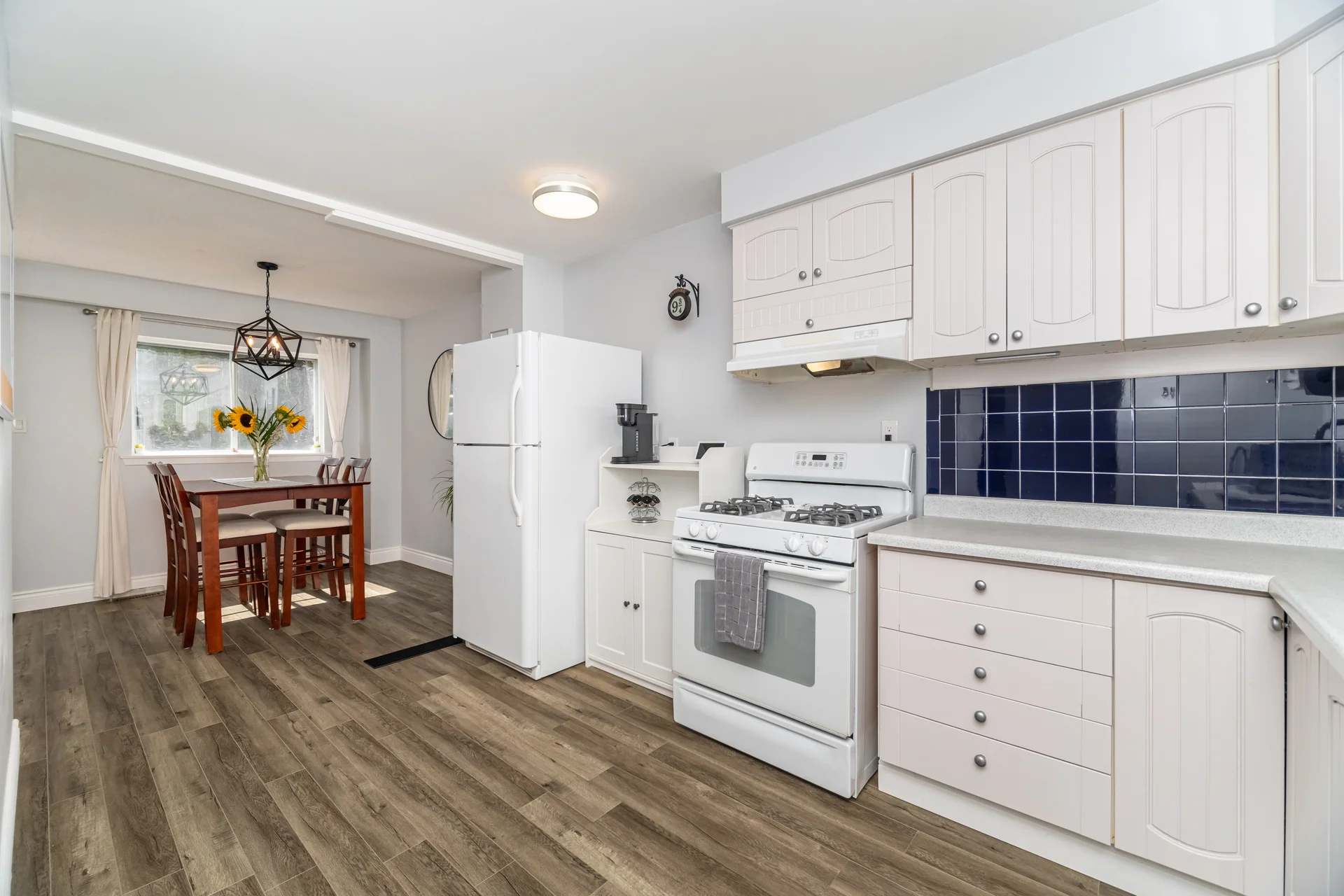 552 Pinedale Avenue, Burlington - photo 20