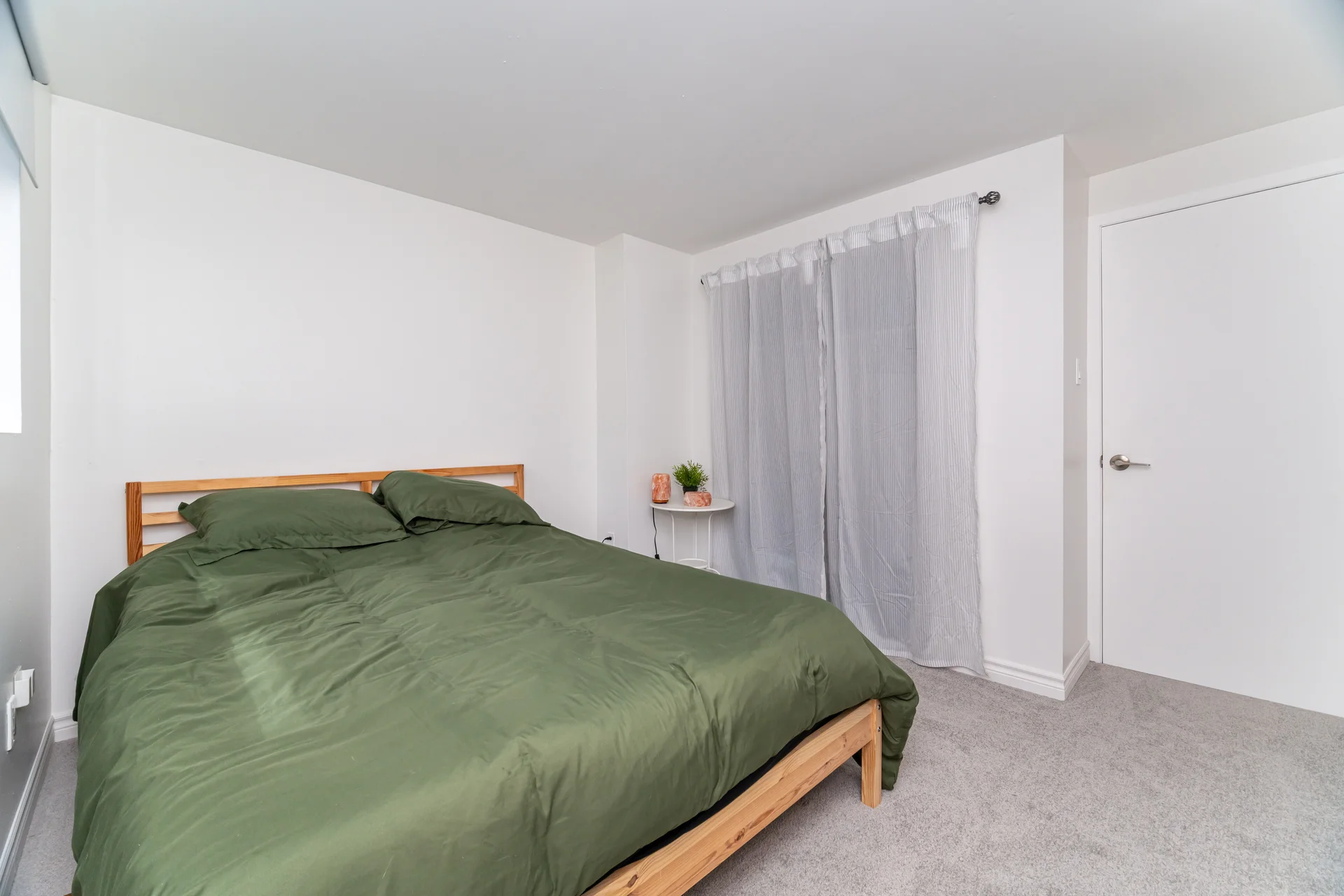 552 Pinedale Avenue, Burlington - photo 32