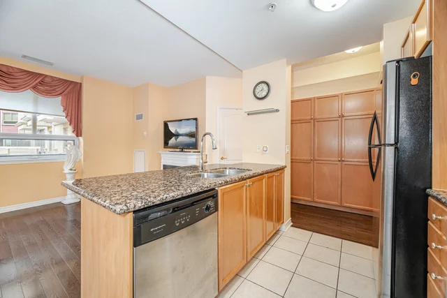 #209-350 Princess Royal Drive, Mississauga - photo 14