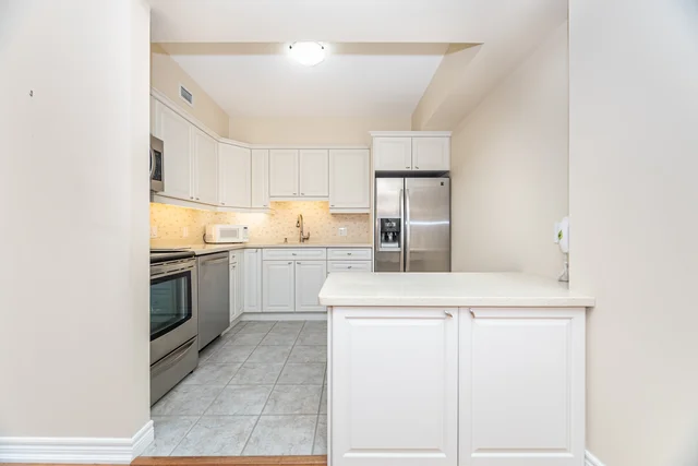 #204-77 Governors Road, Dundas - photo 18