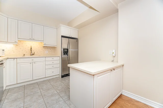 #204-77 Governors Road, Dundas - photo 19