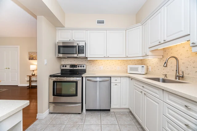 #204-77 Governors Road, Dundas - photo 20