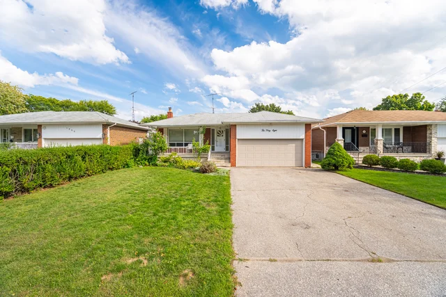 1048 Melton Drive, Mississauga - photo 3