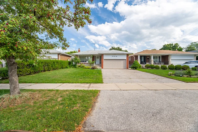 1048 Melton Drive, Mississauga - photo 4