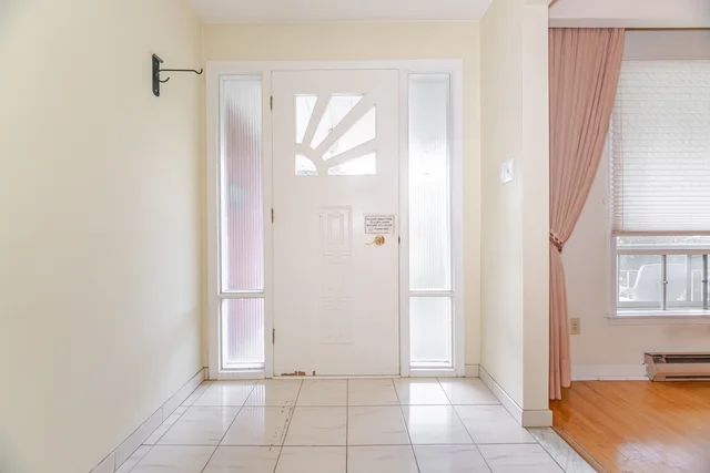 1048 Melton Drive, Mississauga - photo 9