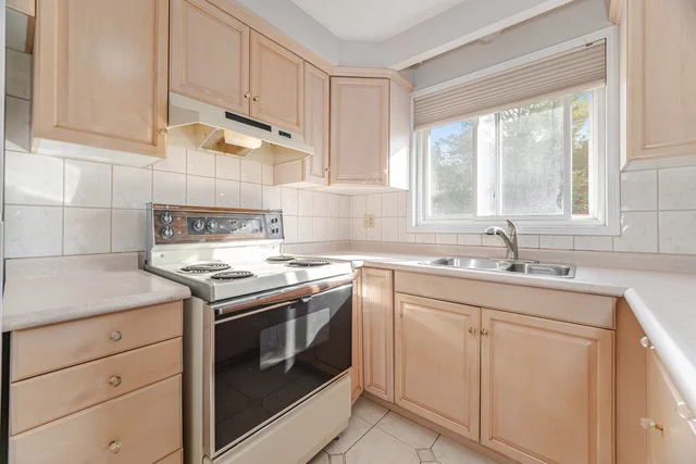 1048 Melton Drive, Mississauga - photo 13