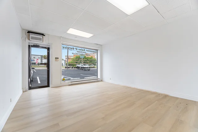 Unit3-481 Dundas Street West, Belleville - photo 13