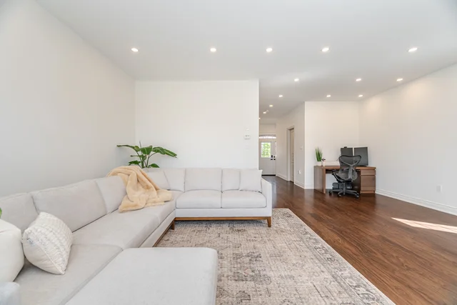 99 Burke Street, Hamilton - photo 12