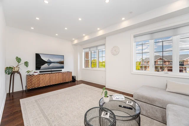99 Burke Street, Hamilton - photo 22