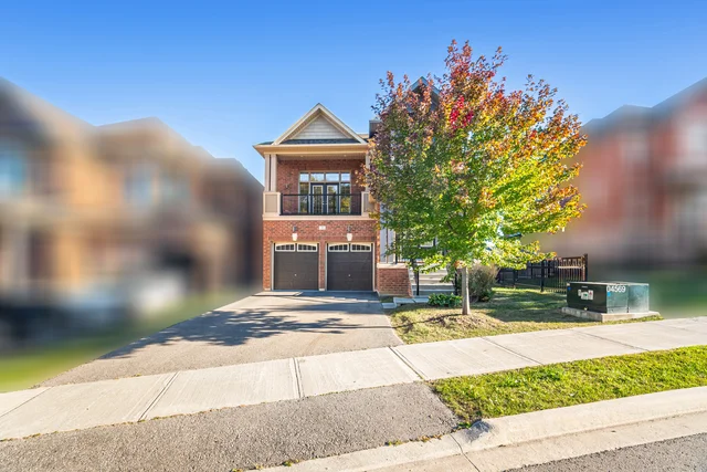 33 Charlotte Abby Drive, East Gwillimbury - photo 2
