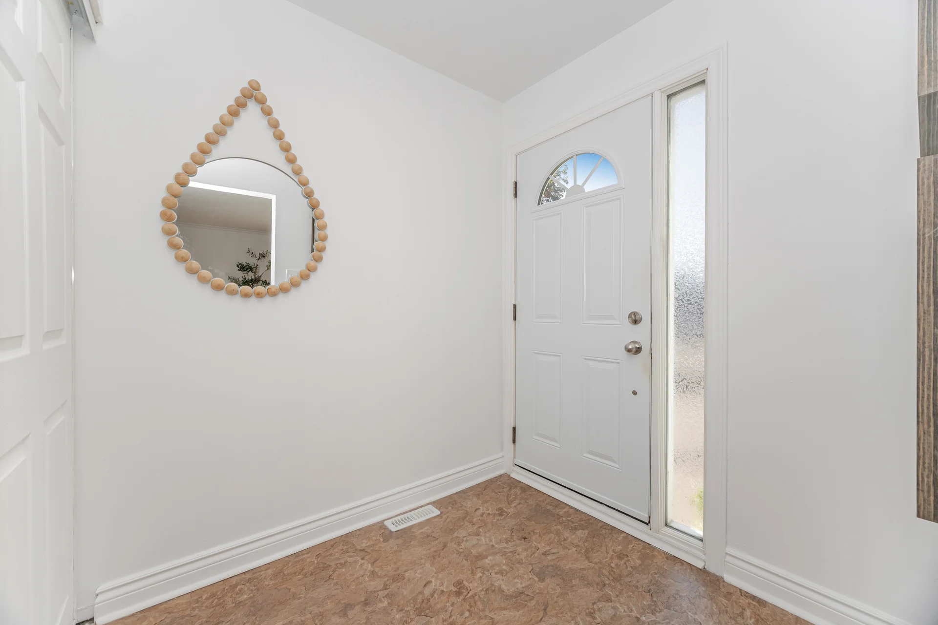 125 Hollyberry Trail, North York - photo 3