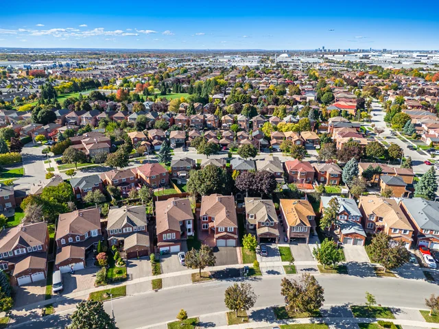 1008 Ceremonial Drive, Mississauga - photo 4