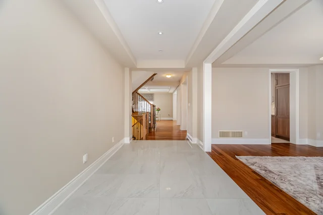 2118 Vineland Crescent, Oakville - photo 9