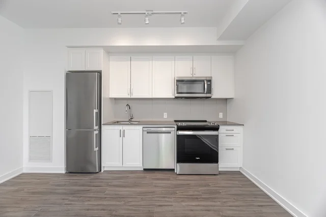 #720-681 Yonge Street, Barrie - photo 8