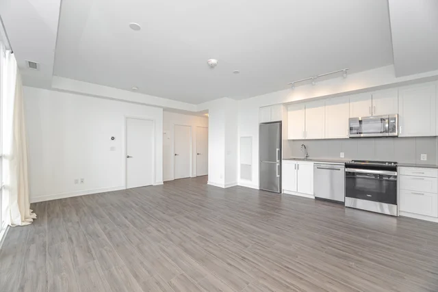 #720-681 Yonge Street, Barrie - photo 11